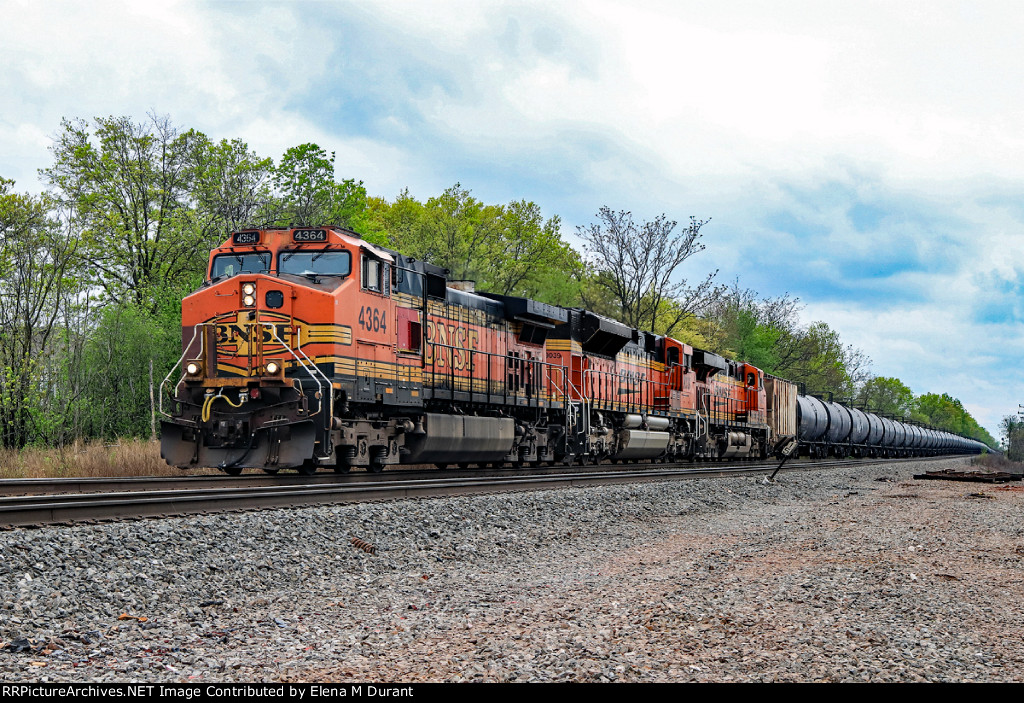 BNSF 4364 on B-116